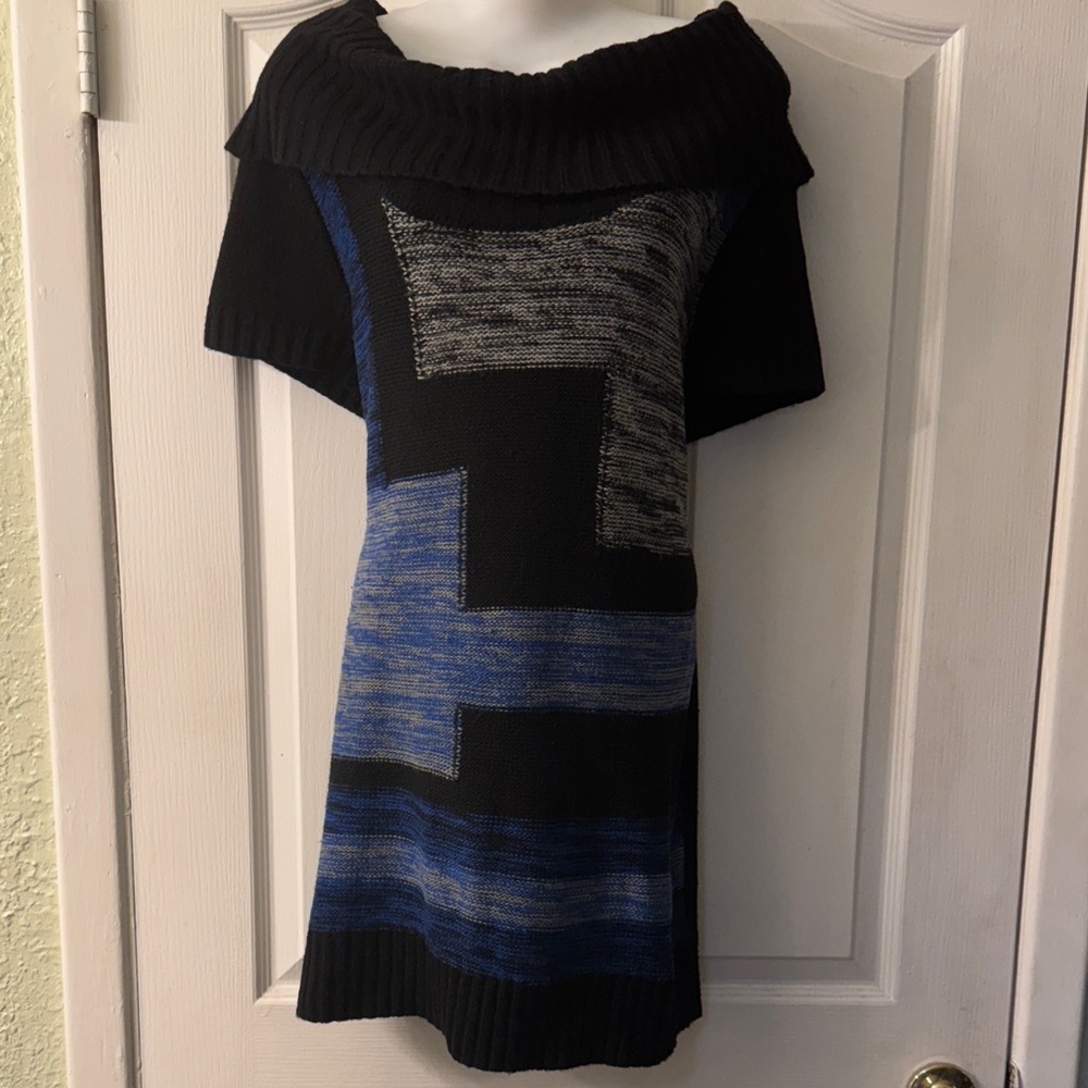 NY Collection Off-the-Shoulder Colorblock Tunic Sweater in Black and Blue Size L